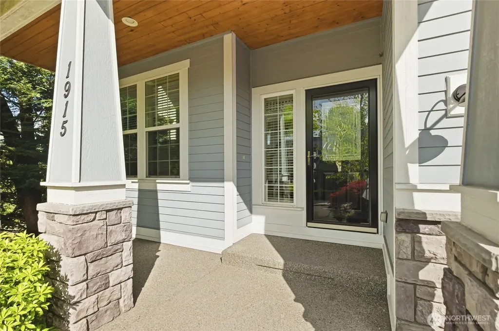 1915 10th Street Pl SW Puyallup WA 98371