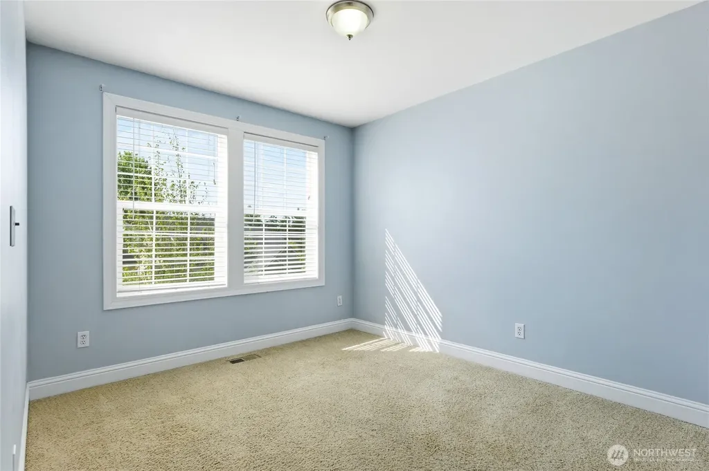 1915 10th Street Pl SW Puyallup WA 98371
