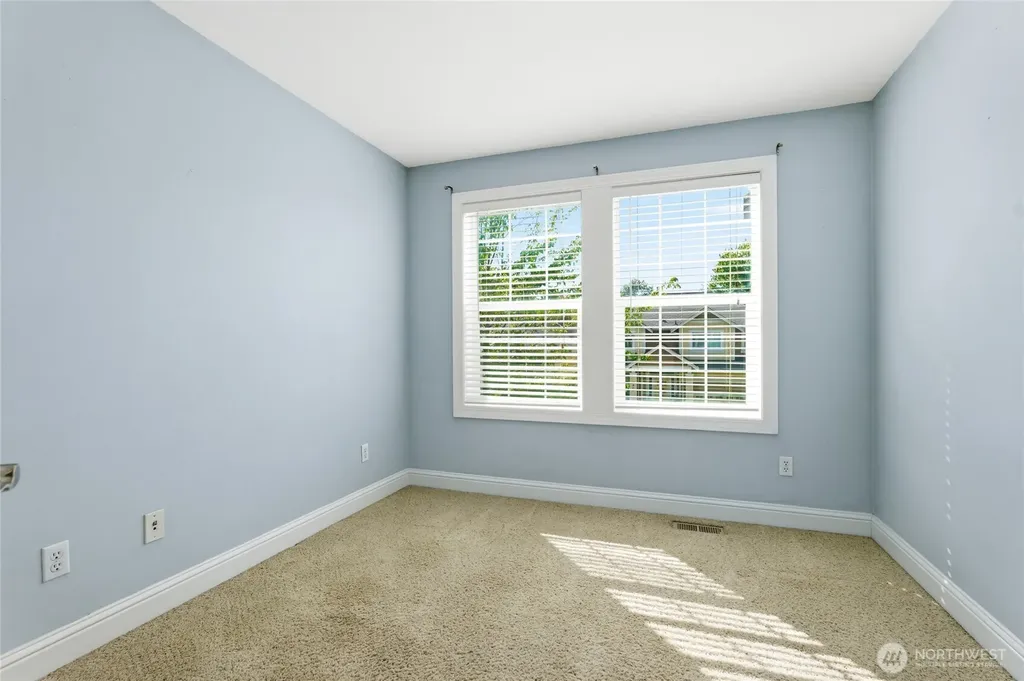 1915 10th Street Pl SW Puyallup WA 98371