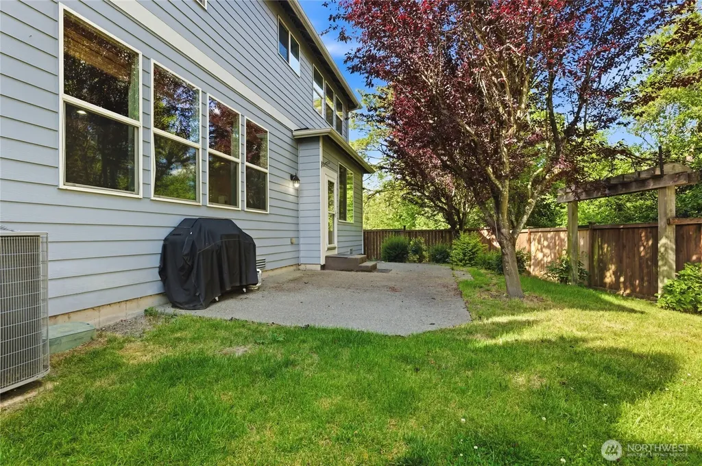 1915 10th Street Pl SW Puyallup WA 98371