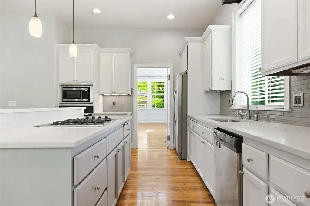 1915 10th Street Pl SW Puyallup WA 98371