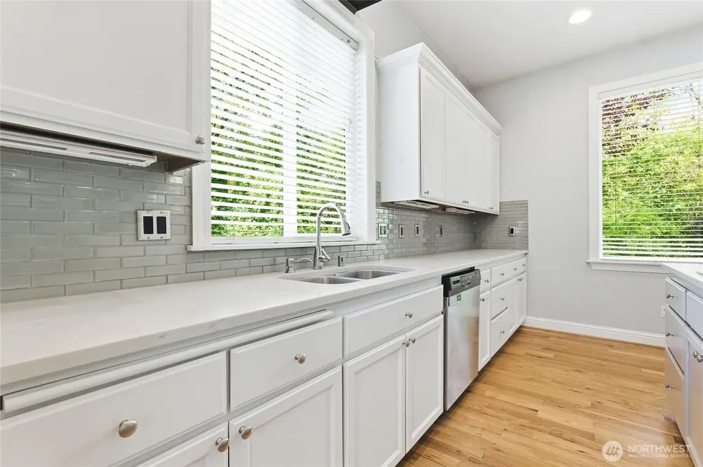 1915 10th Street Pl SW Puyallup WA 98371