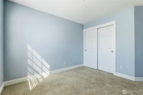 1915 10th Street Pl SW Puyallup WA 98371