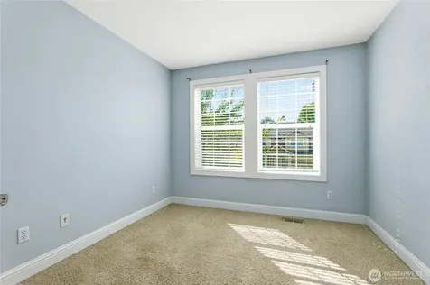1915 10th Street Pl SW Puyallup WA 98371