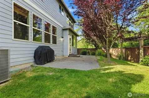 1915 10th Street Pl SW Puyallup WA 98371