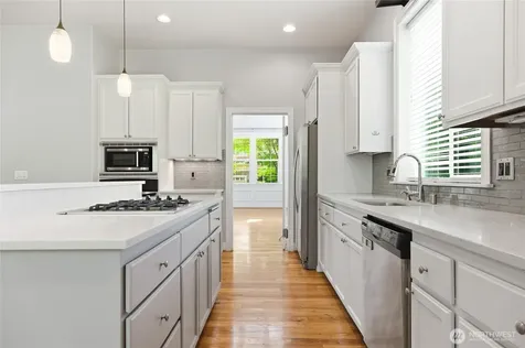 1915 10th Street Pl SW Puyallup WA 98371