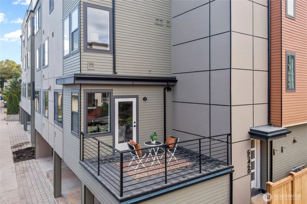 6546 Latona Avenue NE Seattle WA 98115