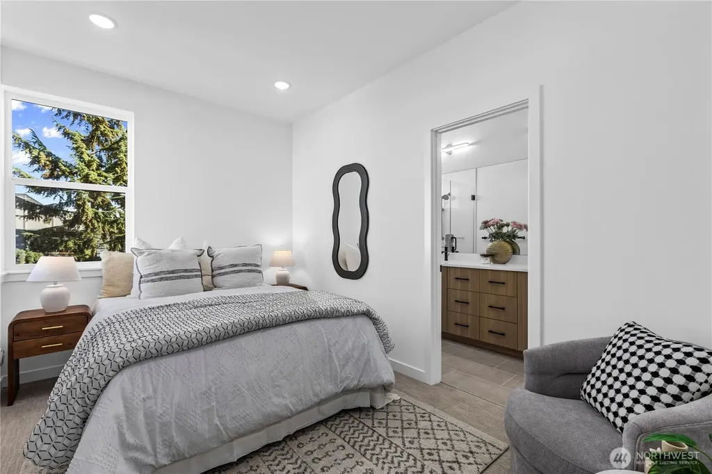 6546 Latona Avenue NE Seattle WA 98115