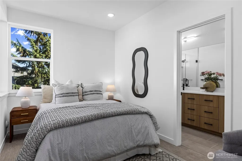 6546 Latona Avenue NE Seattle WA 98115
