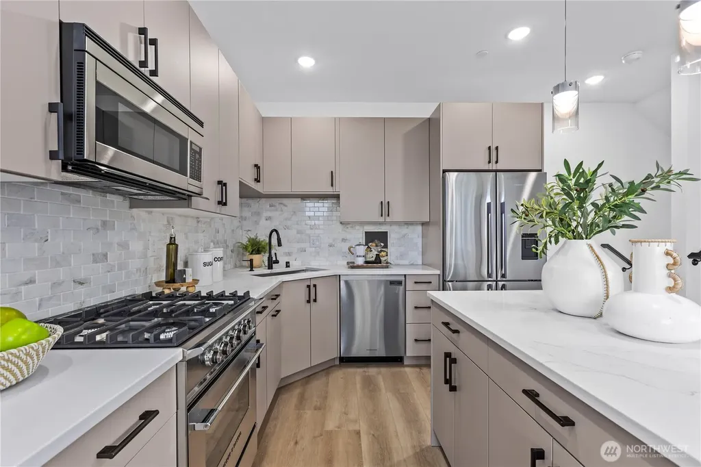 6546 Latona Avenue NE Seattle WA 98115
