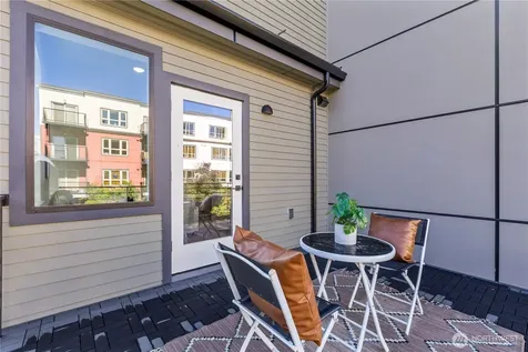 6546 Latona Avenue NE Seattle WA 98115