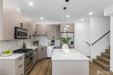 6546 Latona Avenue NE Seattle WA 98115