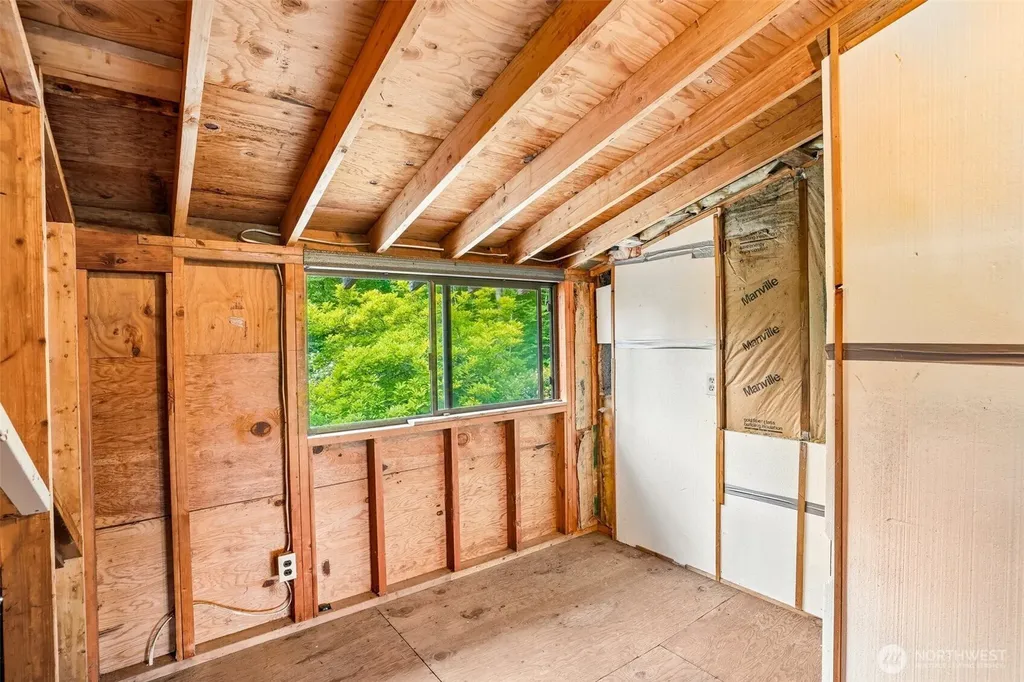 21417 Snag Island Drive E Lake Tapps WA 98391