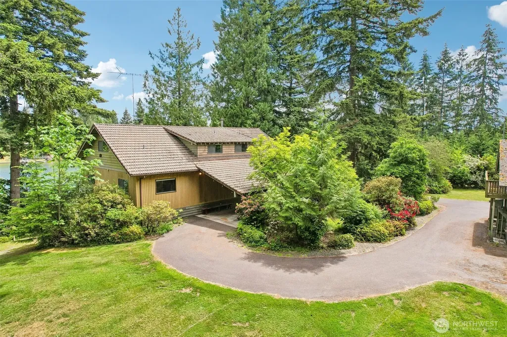 21417 Snag Island Drive E Lake Tapps WA 98391