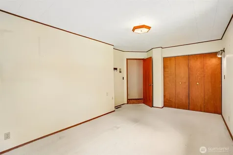 21417 Snag Island Drive E Lake Tapps WA 98391