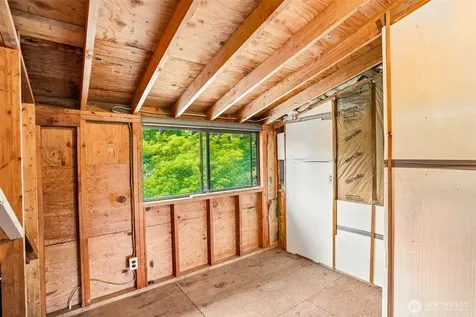 21417 Snag Island Drive E Lake Tapps WA 98391
