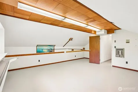 21417 Snag Island Drive E Lake Tapps WA 98391