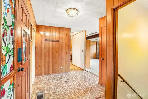 21417 Snag Island Drive E Lake Tapps WA 98391