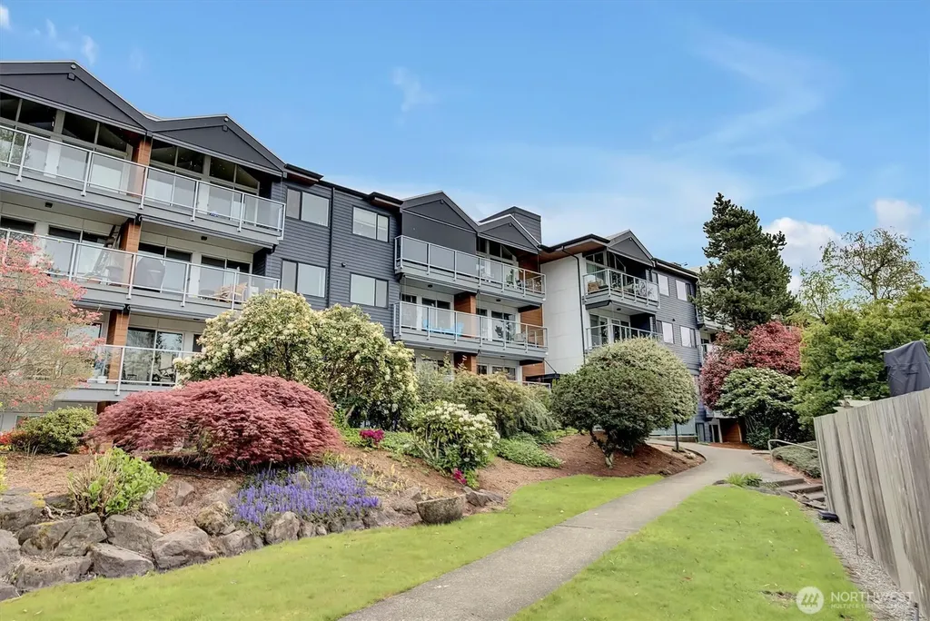 2501 Canterbury Lane E Seattle WA 98112