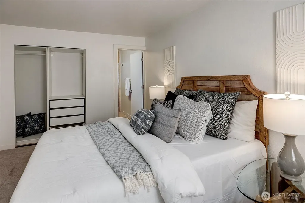 2501 Canterbury Lane E Seattle WA 98112
