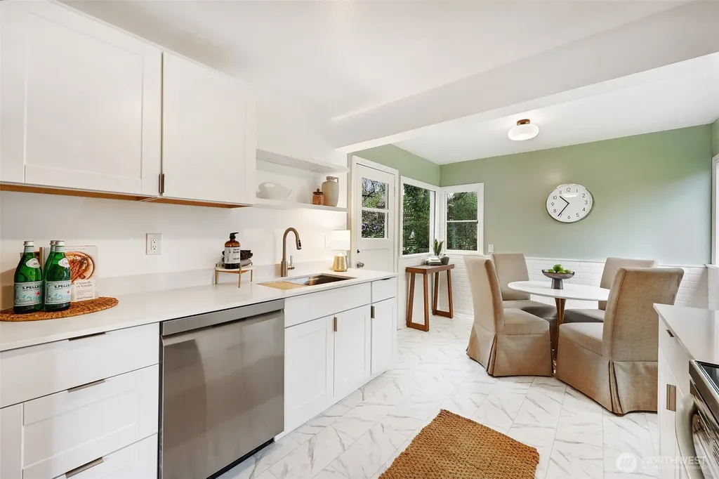 6203 39th Avenue NE Seattle WA 98115
