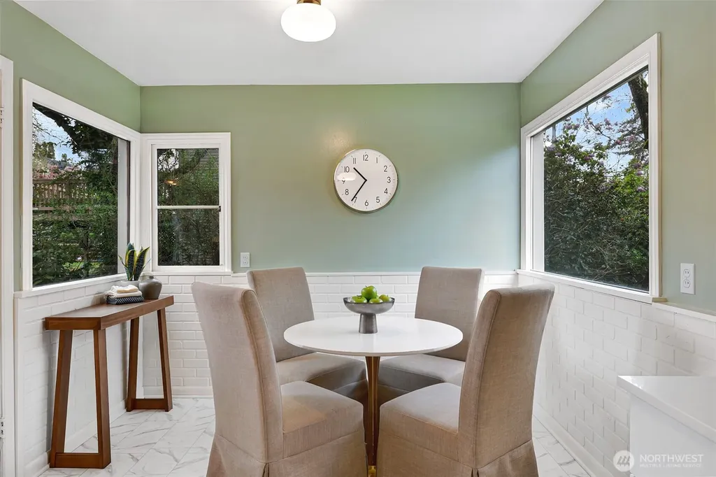 6203 39th Avenue NE Seattle WA 98115