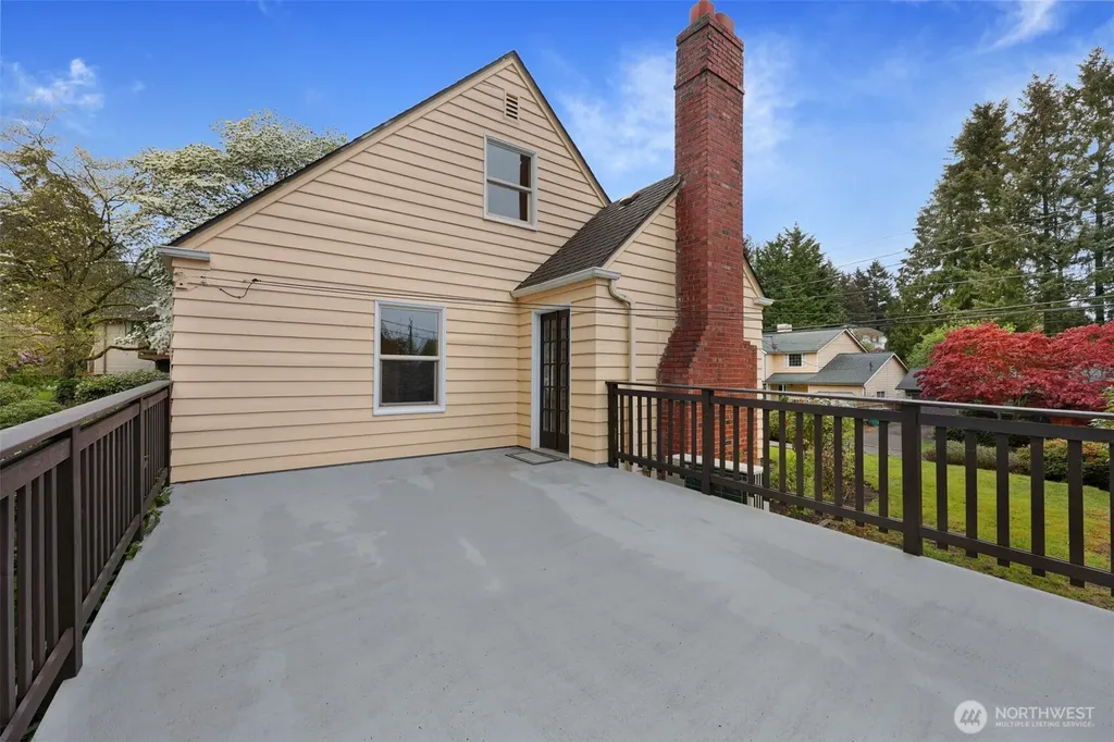 6203 39th Avenue NE Seattle WA 98115