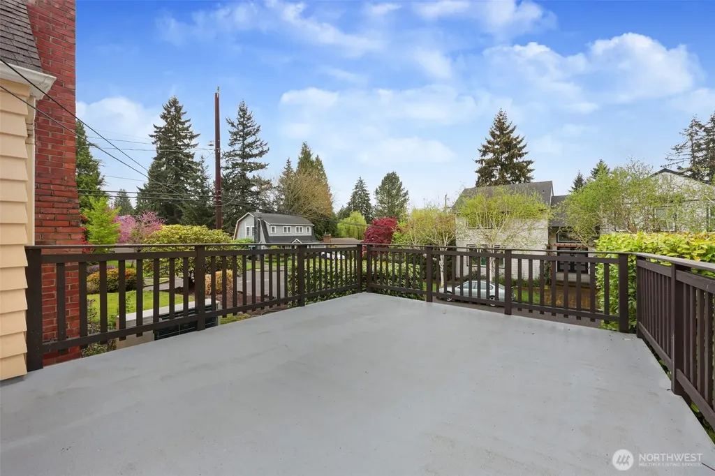 6203 39th Avenue NE Seattle WA 98115