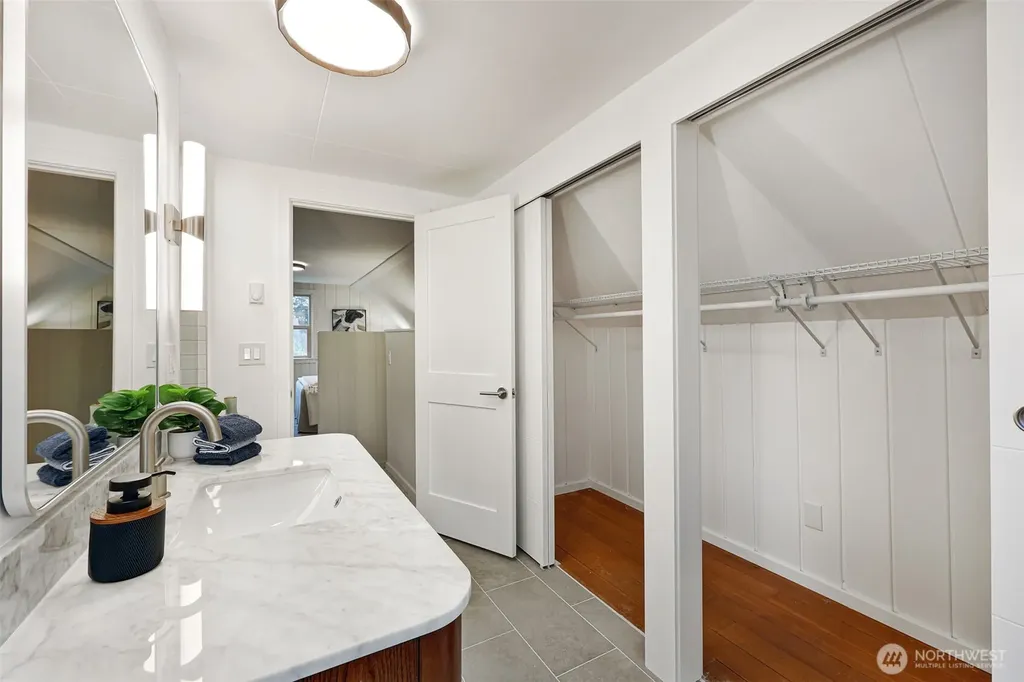 6203 39th Avenue NE Seattle WA 98115