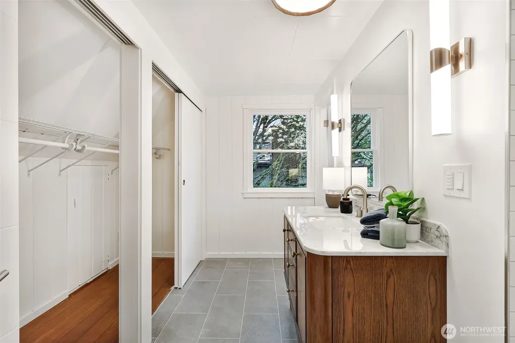 6203 39th Avenue NE Seattle WA 98115