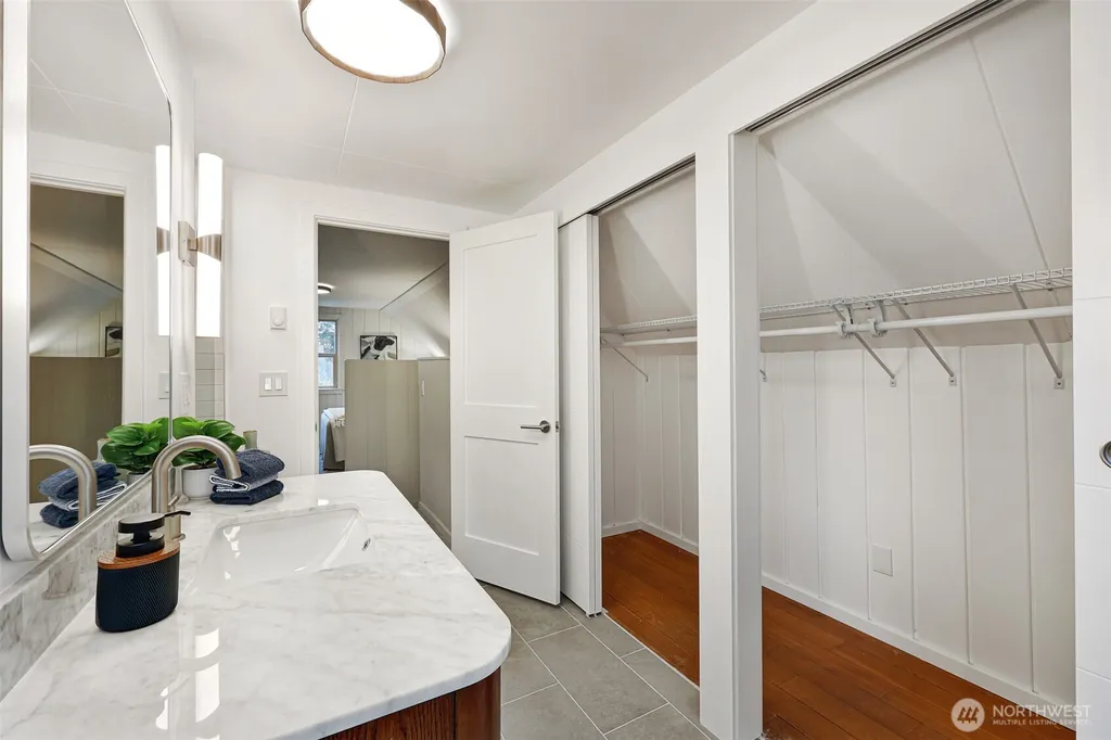 6203 39th Avenue NE Seattle WA 98115