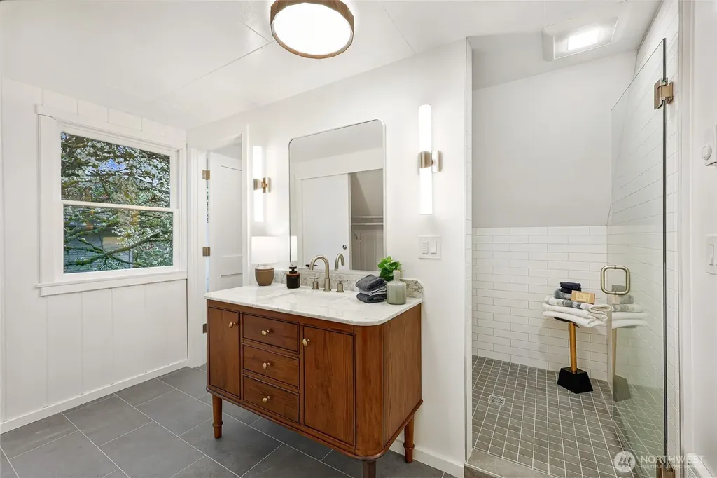 6203 39th Avenue NE Seattle WA 98115