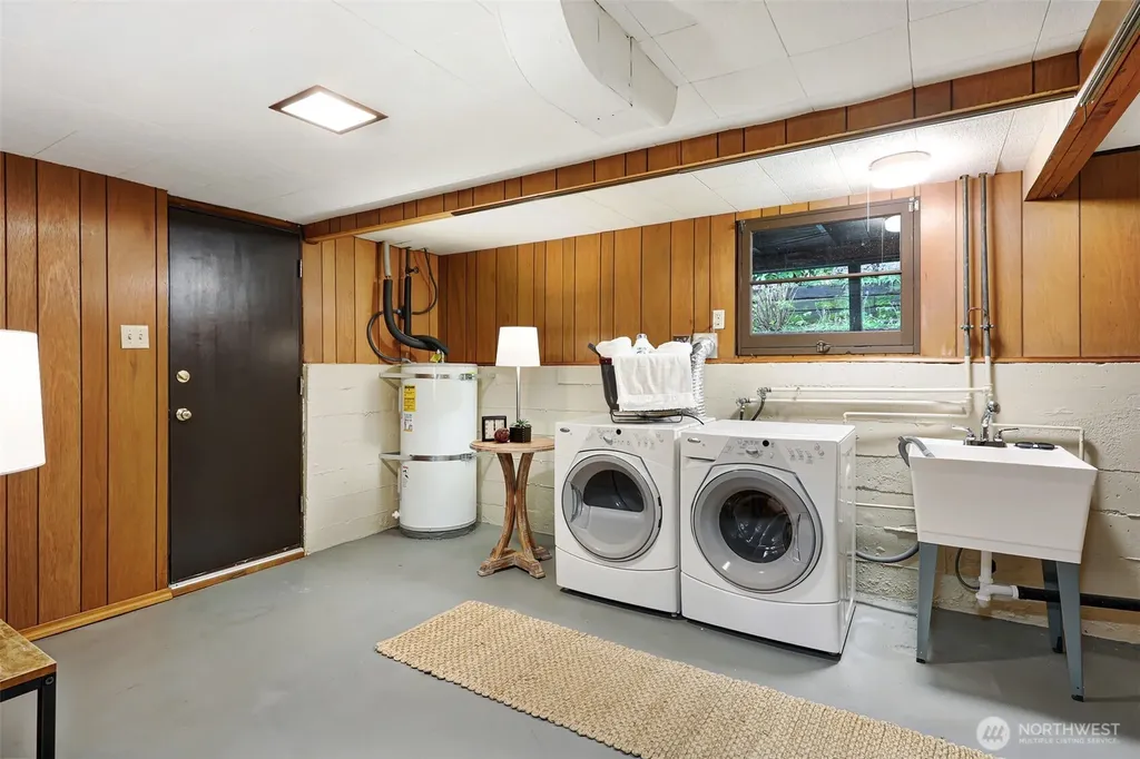 6203 39th Avenue NE Seattle WA 98115