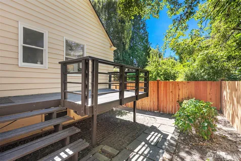 6203 39th Avenue NE Seattle WA 98115