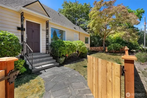 6203 39th Avenue NE Seattle WA 98115