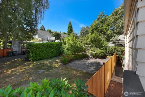 6203 39th Avenue NE Seattle WA 98115