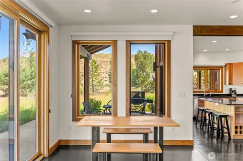 14 Wright Road Winthrop WA 98862