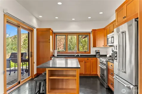 14 Wright Road Winthrop WA 98862