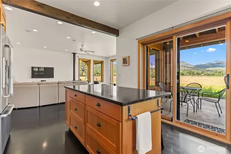 14 Wright Road Winthrop WA 98862