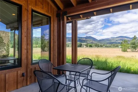 14 Wright Road Winthrop WA 98862