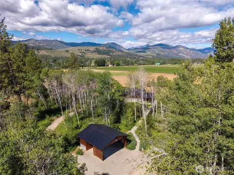 14 Wright Road Winthrop WA 98862
