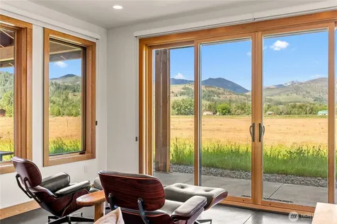 14 Wright Road Winthrop WA 98862