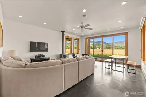 14 Wright Road Winthrop WA 98862