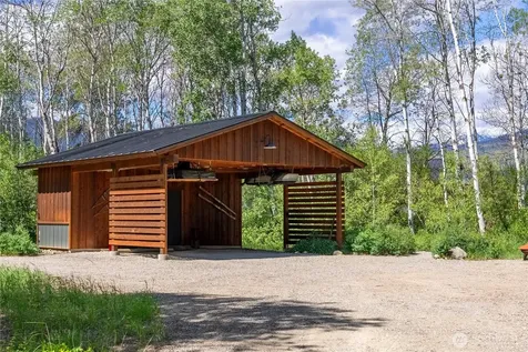 14 Wright Road Winthrop WA 98862