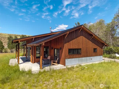14 Wright Road Winthrop WA 98862
