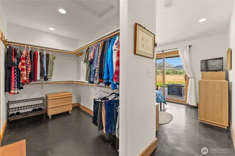 14 Wright Road Winthrop WA 98862