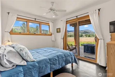14 Wright Road Winthrop WA 98862