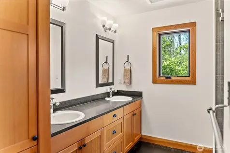 14 Wright Road Winthrop WA 98862