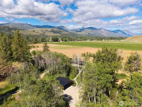 14 Wright Road Winthrop WA 98862