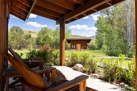 14 Wright Road Winthrop WA 98862